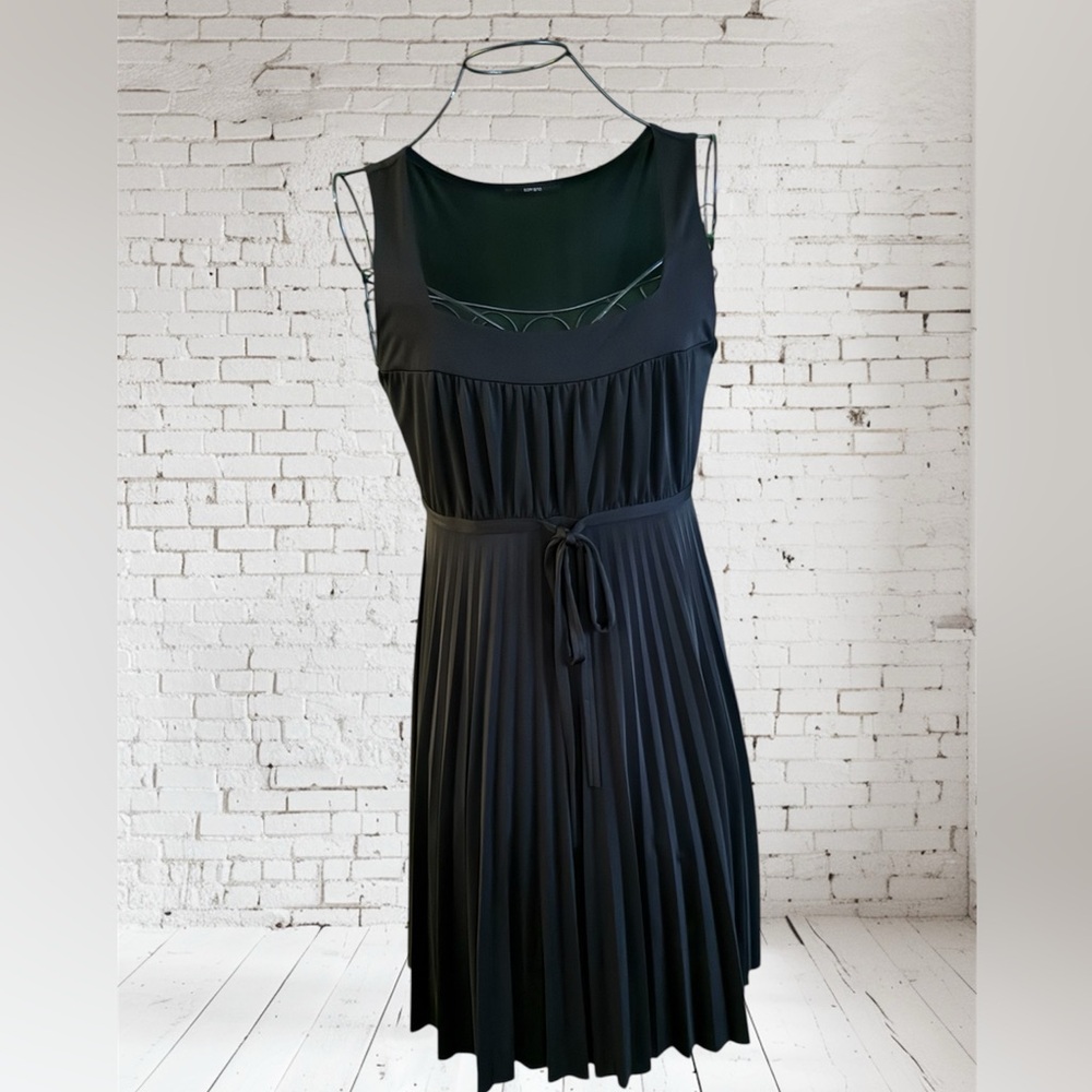 Soprano Black Pleated Midi Dress